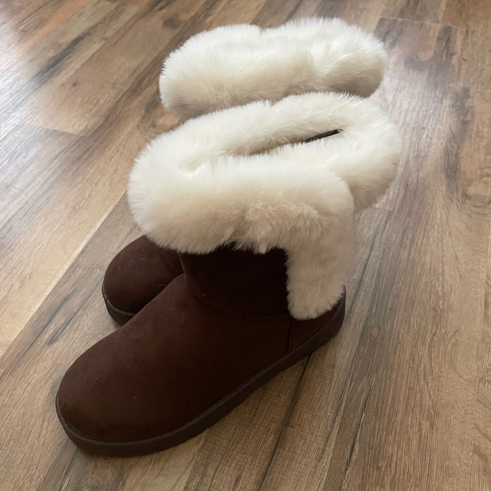 Brown Boots with White Fur Trim